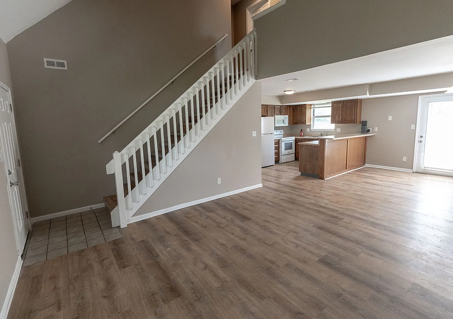 3 Bedroom Southside Duplex — Photo 4