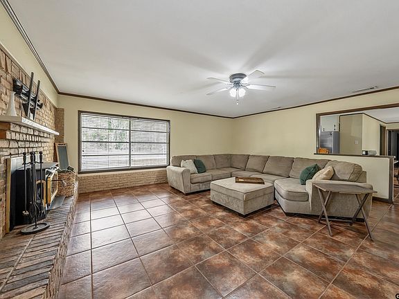4th image of 2102 Dwain Dr