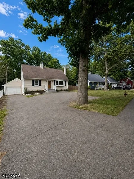 5 bed, 3.0 bath, $4,900 — Photo 1