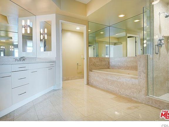 5th image of 13650 Marina Pointe Dr Unit 1609