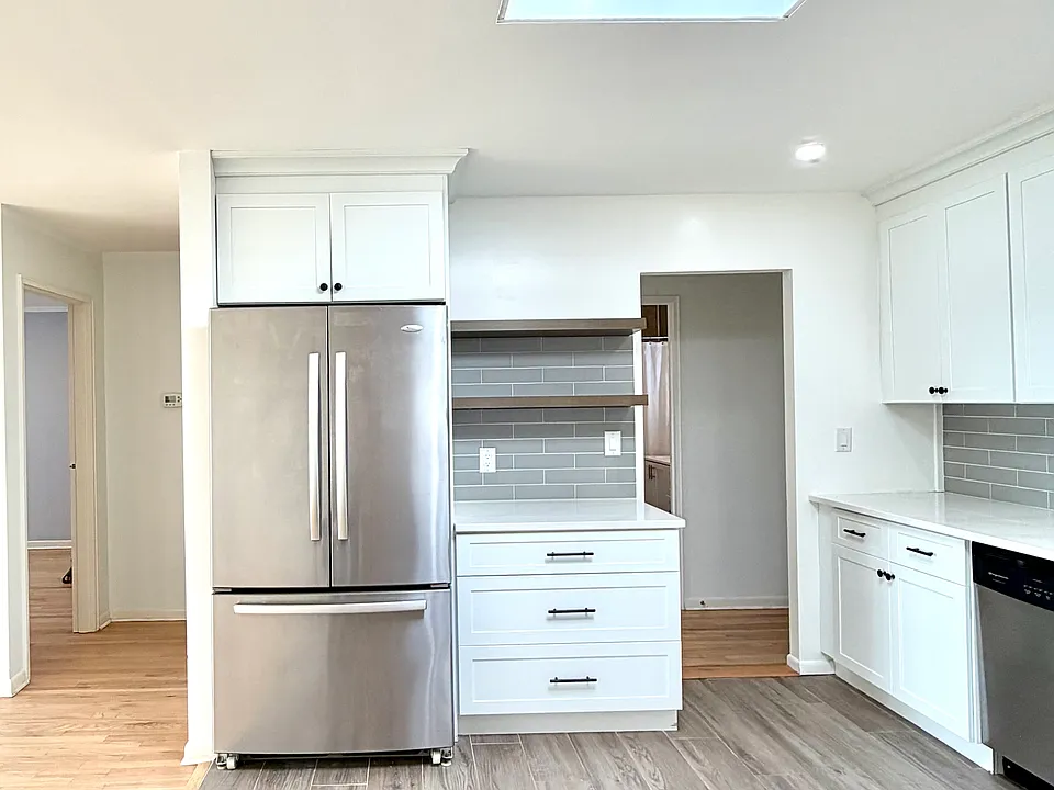 86 W 33rd St #402