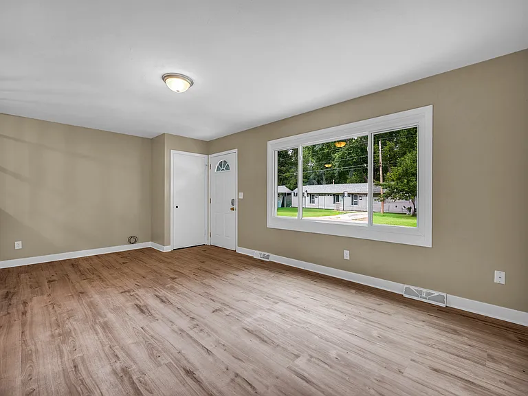2022 Windsor St — Photo 2