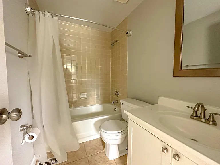 Front Bedroom Private Bath