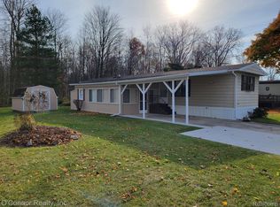 1900 Meadowlark Ln, Smiths Creek, MI 48074