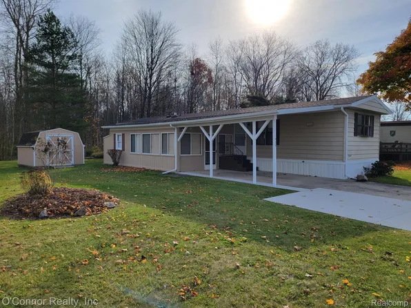 1900 Meadowlark Ln, Smiths Creek, MI 48074