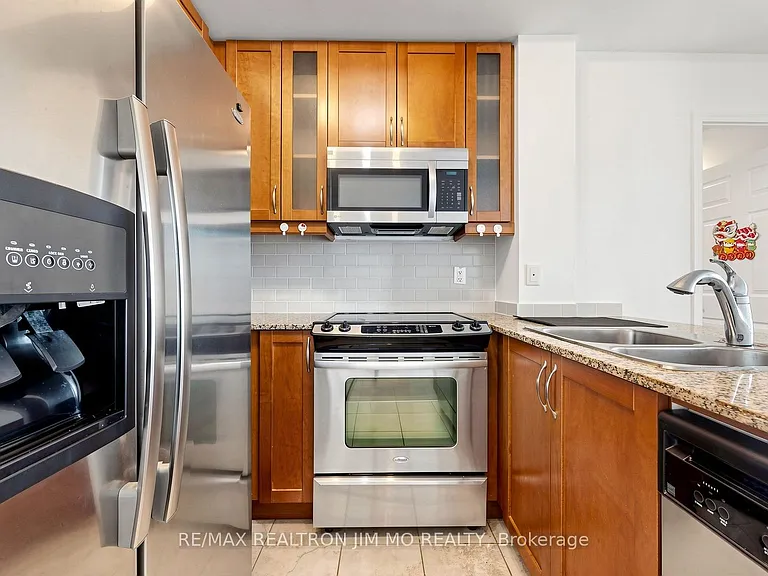 18 Holmes Ave #1606 — Photo 7