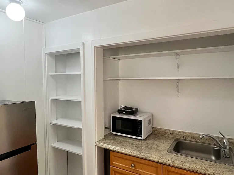 2200 S Coast Highway D.5 — Photo 10
