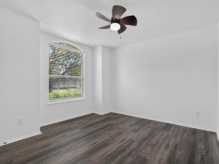 9324 Warren Dr — Photo 14