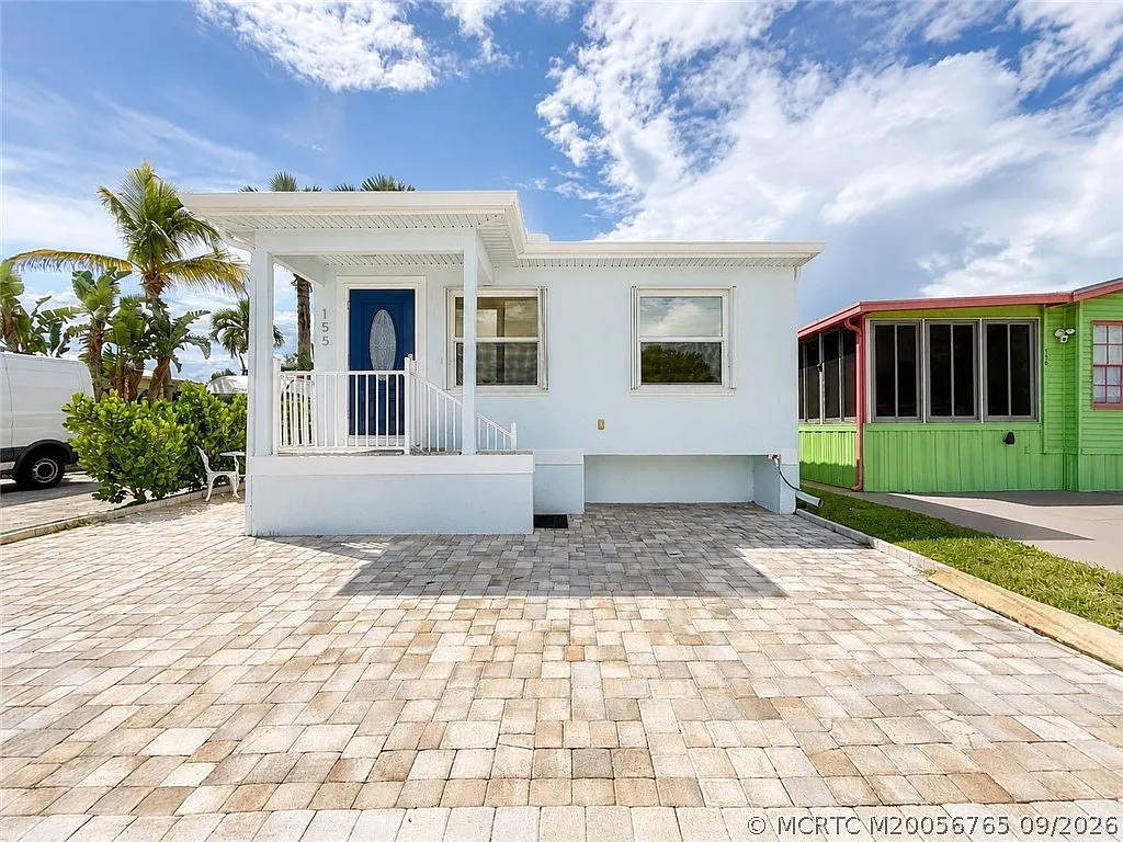 2 bed, 1.5 bath, 880 sqft, $2,400 — Photo 1