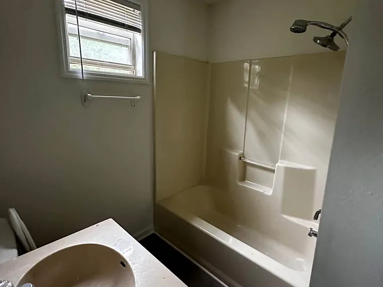 1861 Woodruff Ave #B — Photo 12