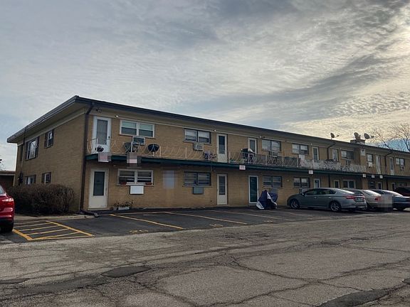 3rd image of 35 King Arthur Ct