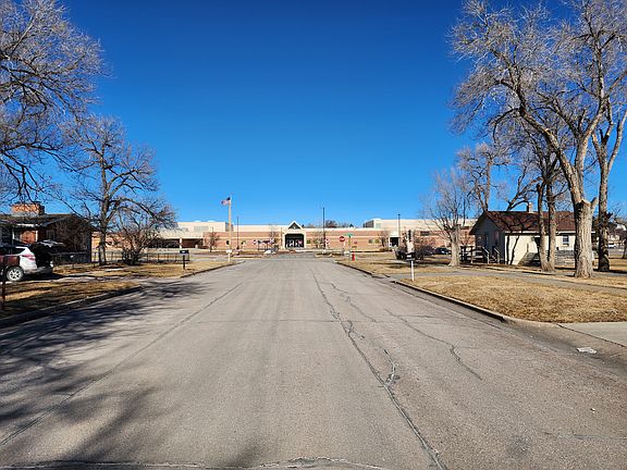5th image of 820 Holcomb Ave