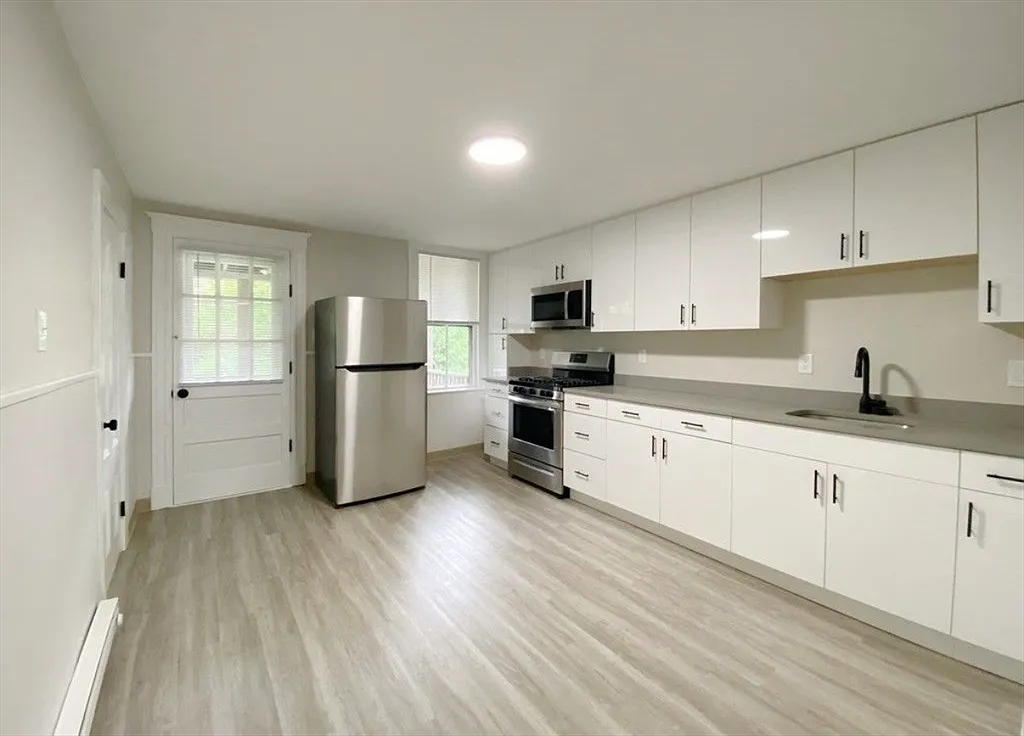 2 bed, 1.0 bath, 650 sqft, $2,500 — Photo 1