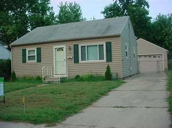 208 E Circle Dr, Dayton, OH 45449