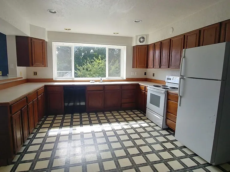 510 SW State St #A — Photo 5