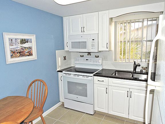 5th image of 2650 Barkley Drive E #A