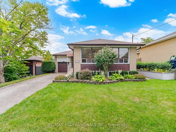 147 Chapman Rd, Toronto, ON M9P 1G2