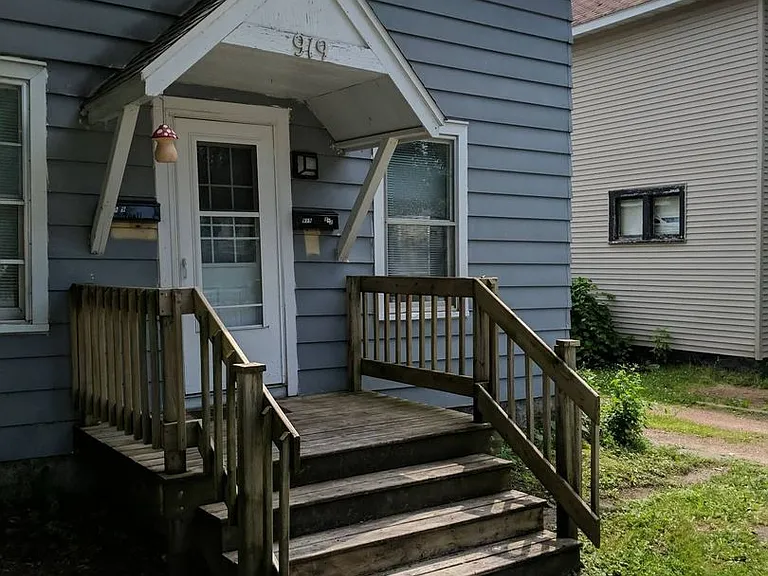 919 Washington St — Photo 1