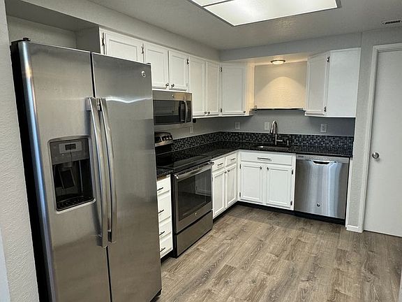 4th image of 11300 1st Ave NE APT 122