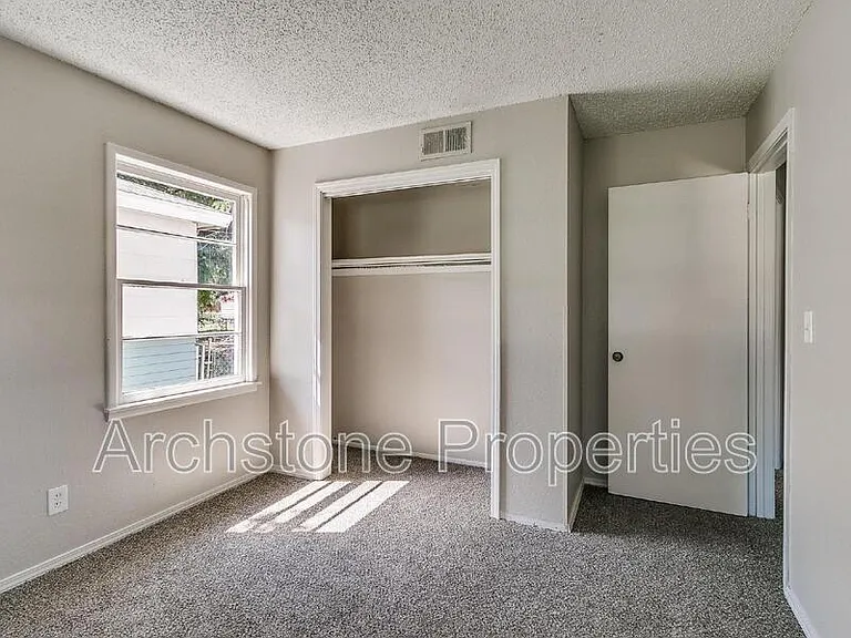 2305 Mustang St — Photo 26