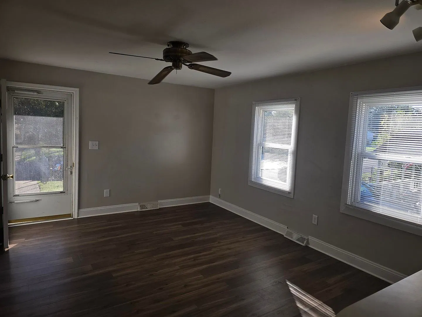 3 bed, 1.0 bath, 1100 sqft, $1,750 — Photo 3