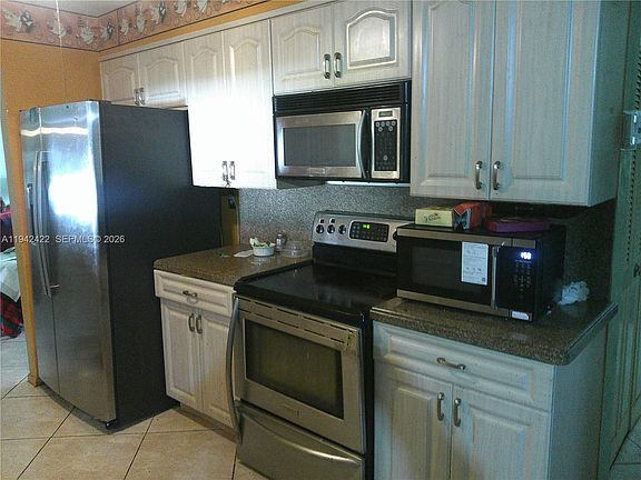 5th image of 7422 NW 70th Ave