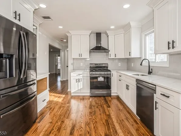 43 Baker St, Dover Town, NJ 07801