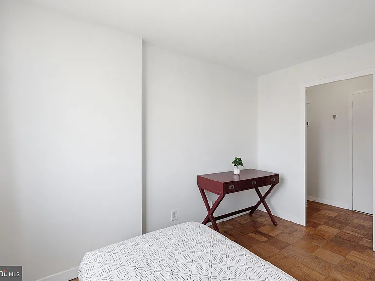 2201 L St NW #805 — Photo 15