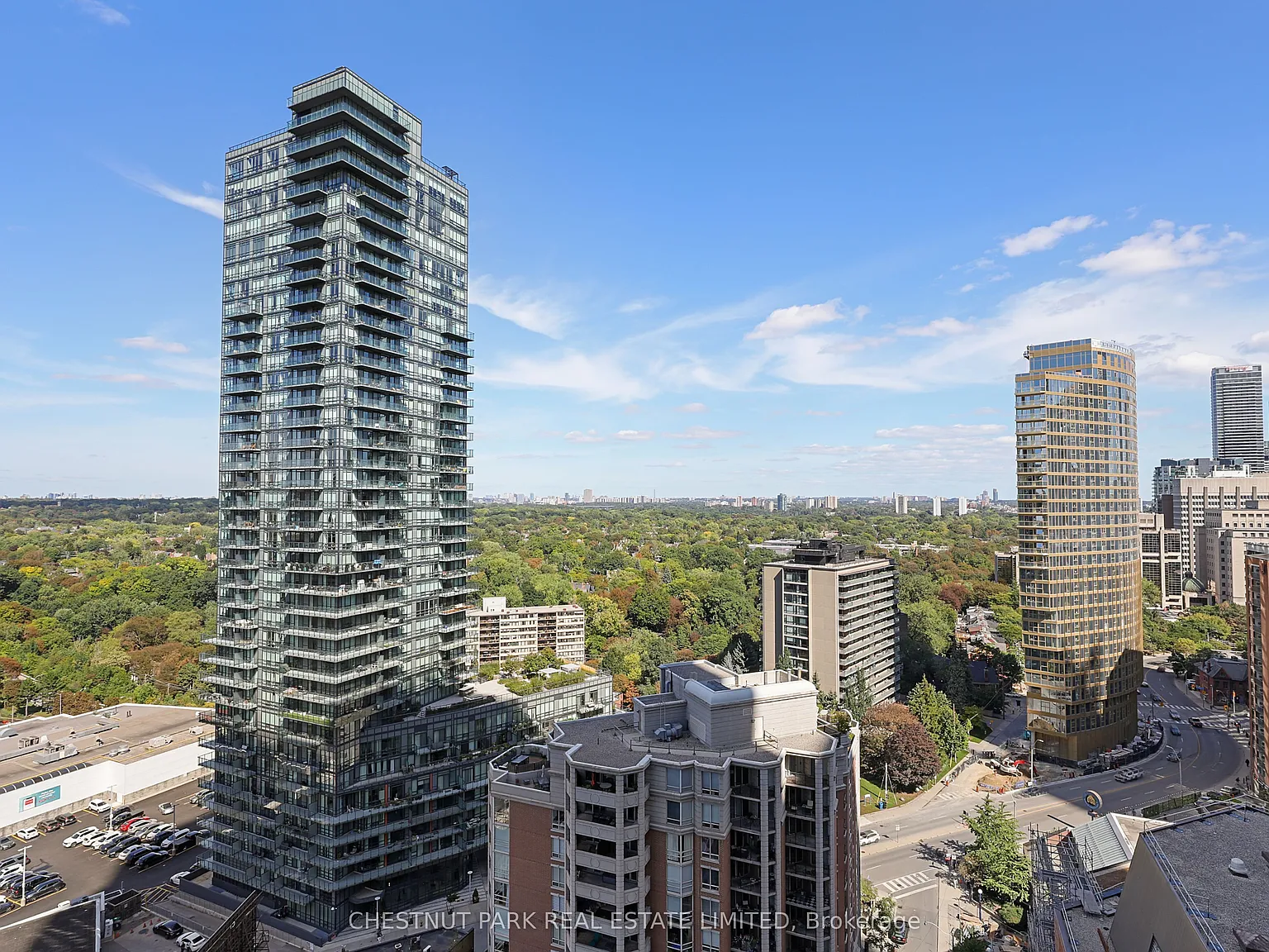 18 Yorkville — Photo 2