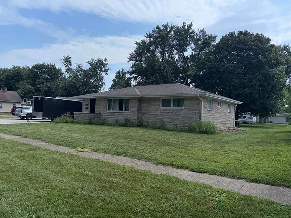 409 N Cedar St, Nokomis, IL 62075