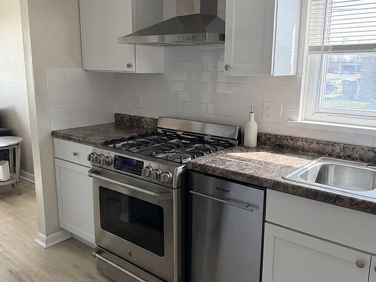 1644 E Woodruff Ave — Photo 16
