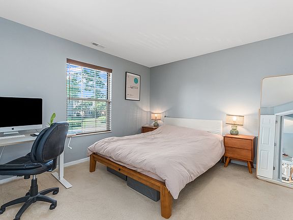5th image of 1741 Eastwood Ct APT 5