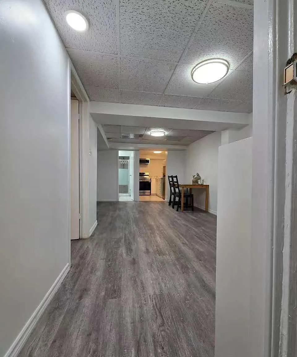 1 bed, $1,300 — Photo 3