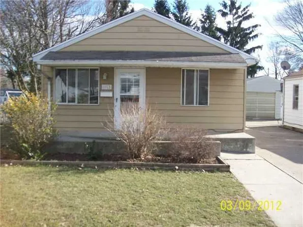 1912 Metz Ave, Oregon, OH 43616