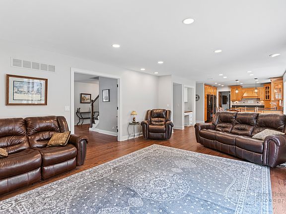 5th image of 3496 Regent Dr