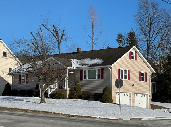 1124 Reynolds Rd, Johnson City, NY 13790