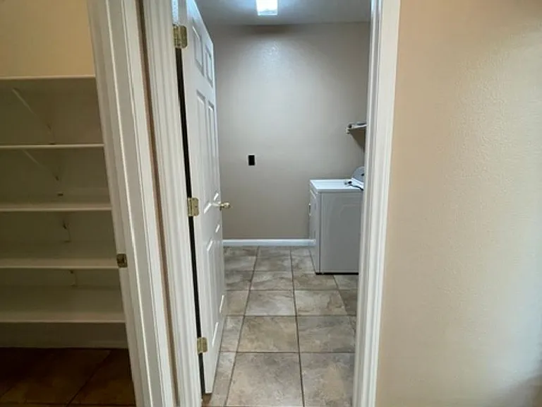 5645 Breckenridge St — Photo 14