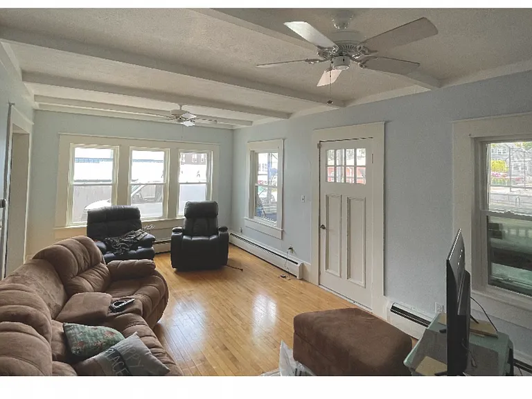 70 Central Park Ave — Photo 12