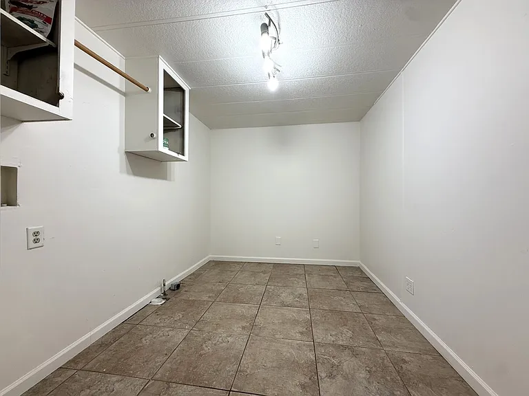 10 W Willow Ln — Photo 8