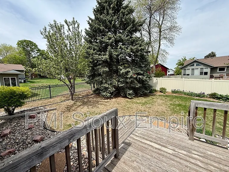 5900 W 28th St — Photo 24