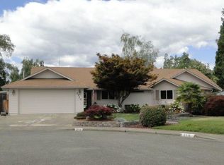 2726 Trout Cir, Grants Pass, OR 97527