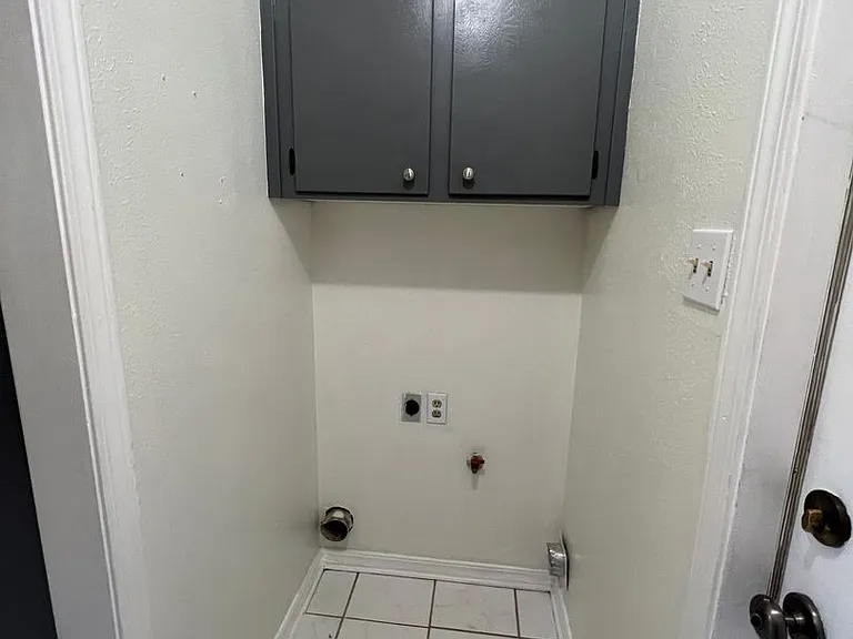 5335 Lauri Ln — Photo 6