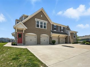 69 Old Pond Rd, Springboro, OH 45066