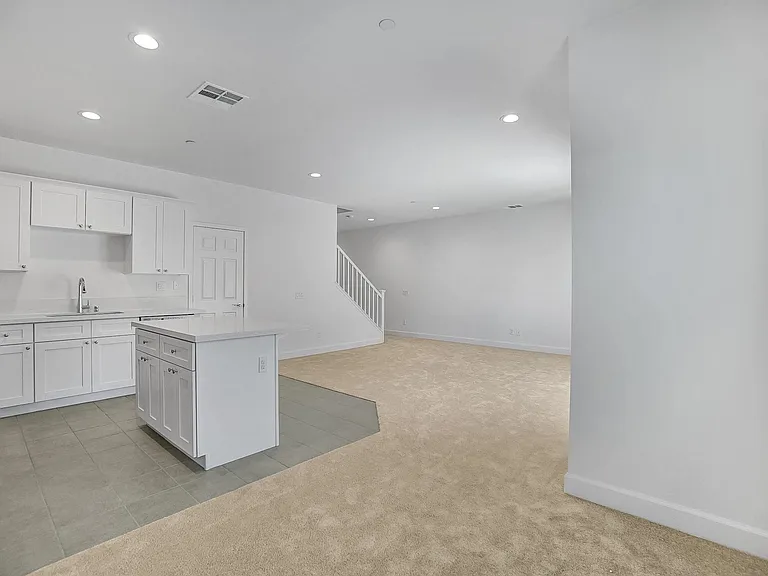 15395 Lotus Cir — Photo 6