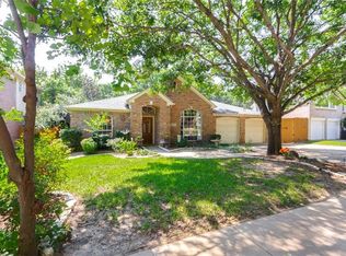 2517 Springhill Dr, Grapevine, TX 76051