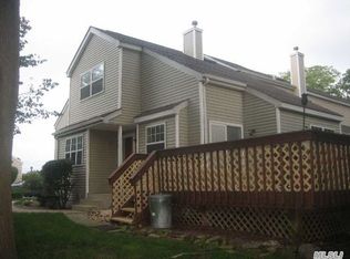 9 Petersen Ct, West Babylon, NY 11704
