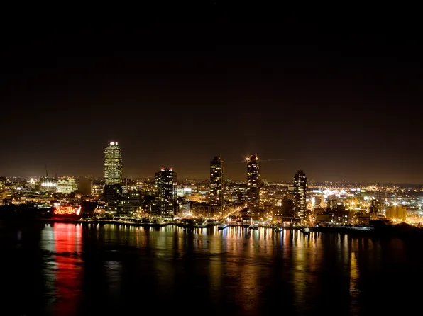 330 East 38th Street image 1 of 20