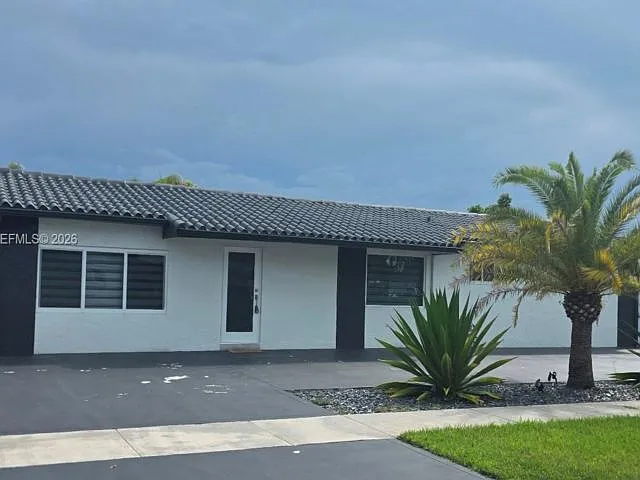 3 bed, 2.0 bath, $4,250 — Photo 1
