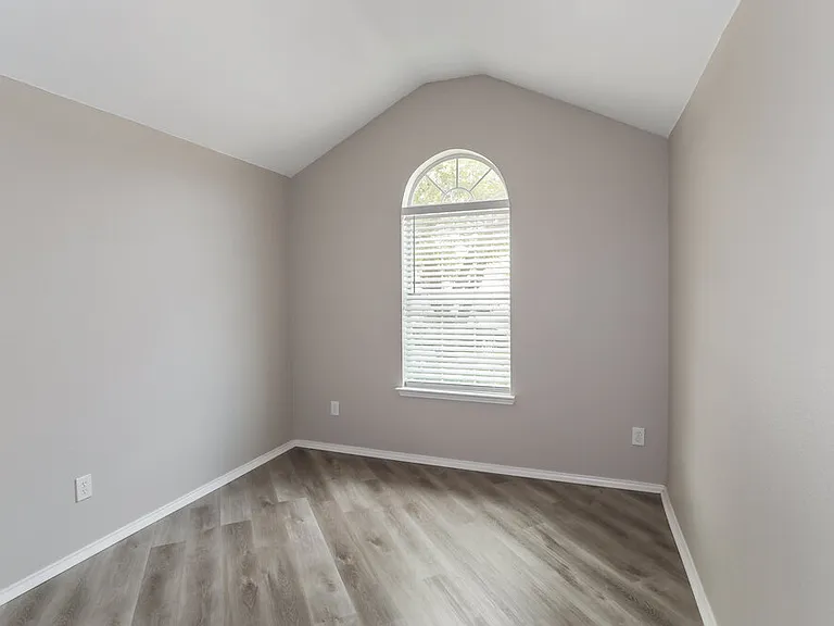 2945 Stockton St — Photo 12