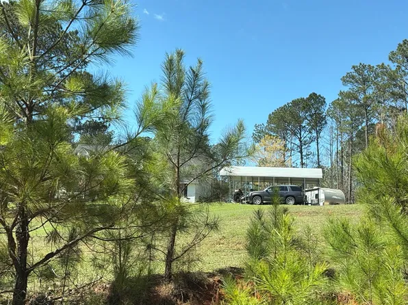 320 Walker Dr, Jacksons Gap, AL 36861